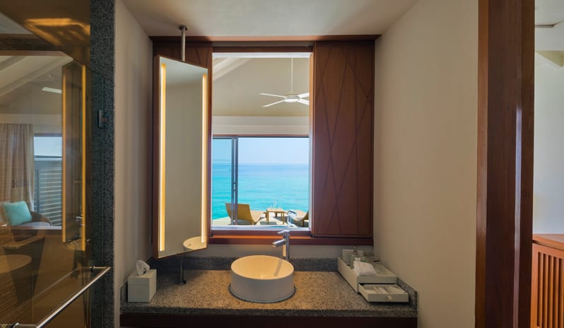 Centara Ras Fushi Resort & Spa-Deluxe Sunset Water Villa 2_8968